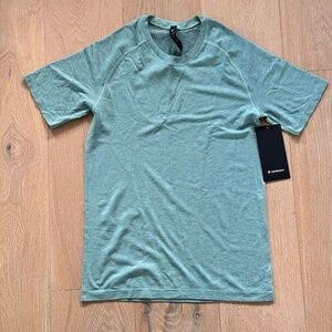 Lululemon Metal Vent Tech shirt, XS